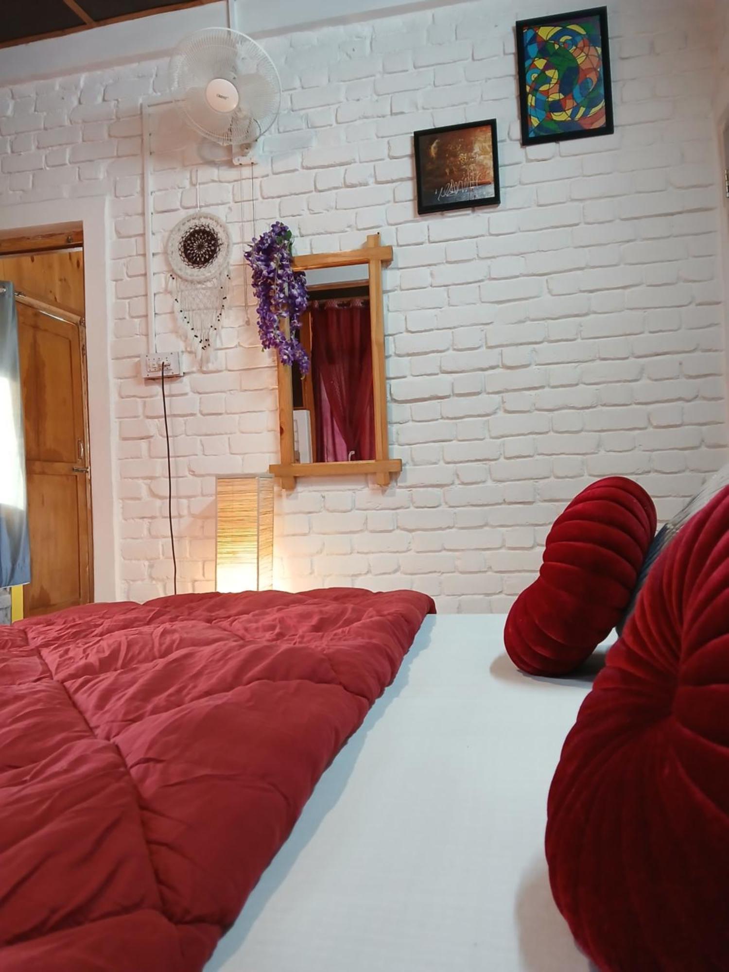The Hood Hotel Bir  Bagian luar foto
