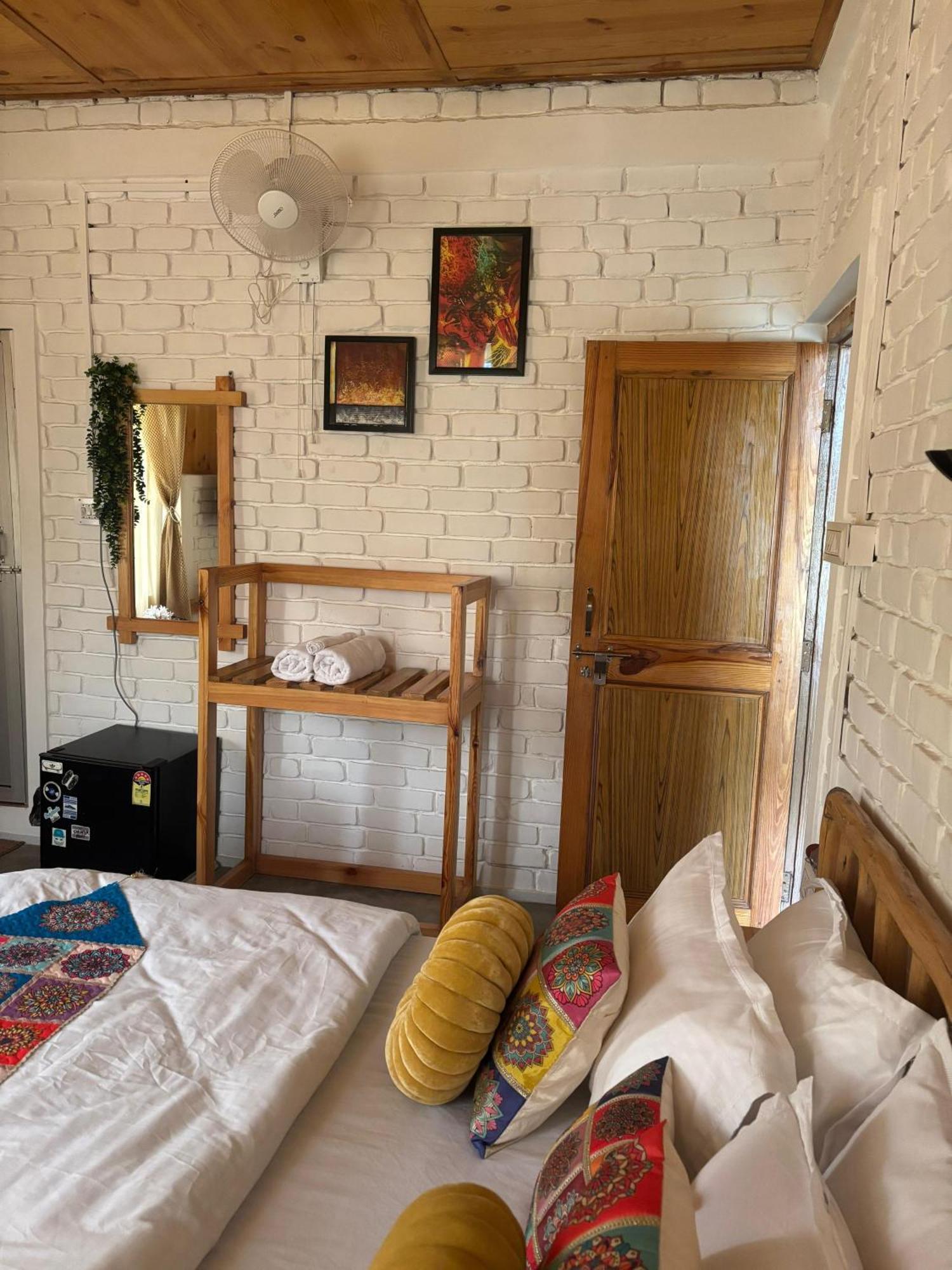 The Hood Hotel Bir  Bagian luar foto