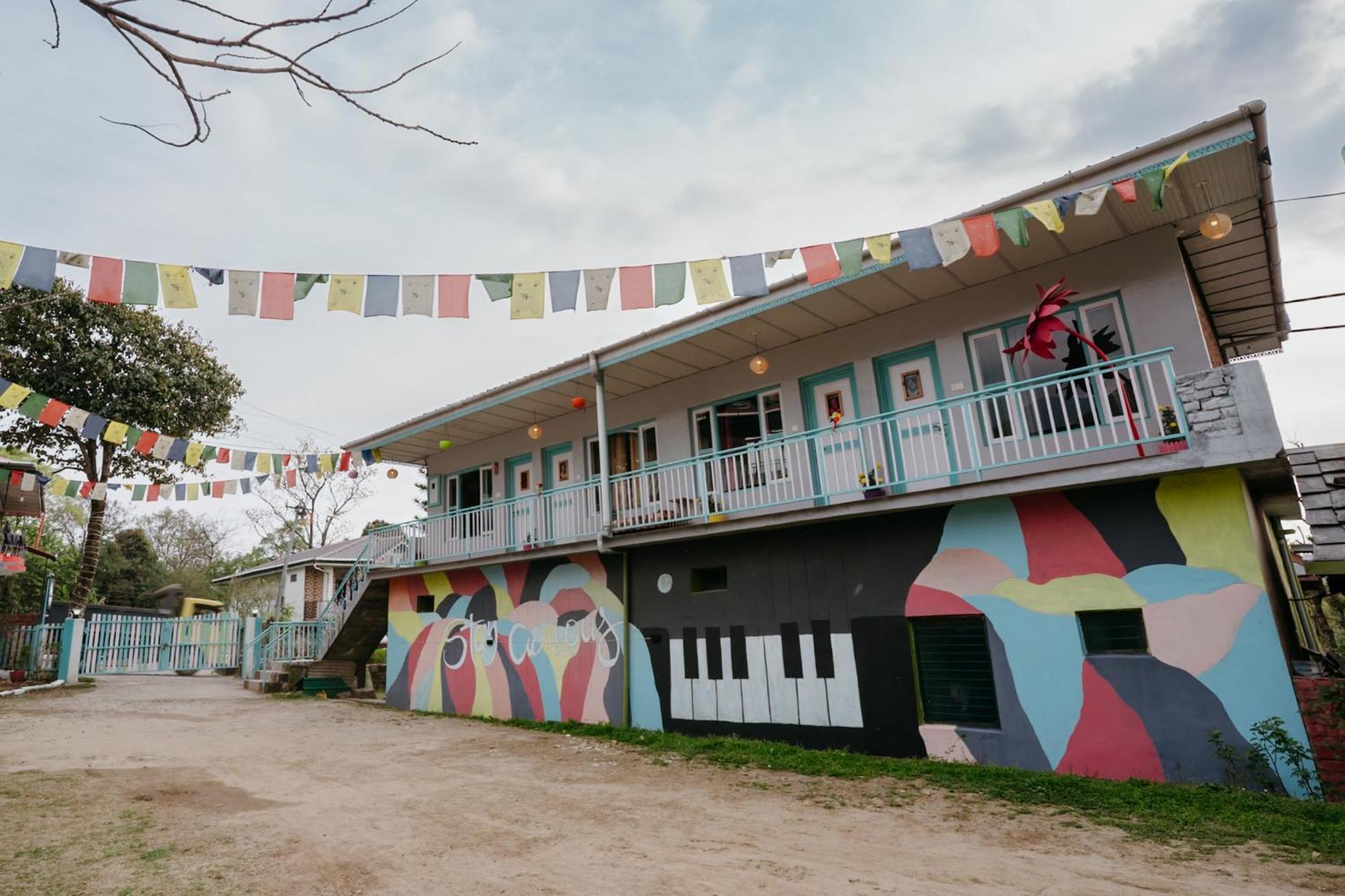 The Hood Hotel Bir  Bagian luar foto