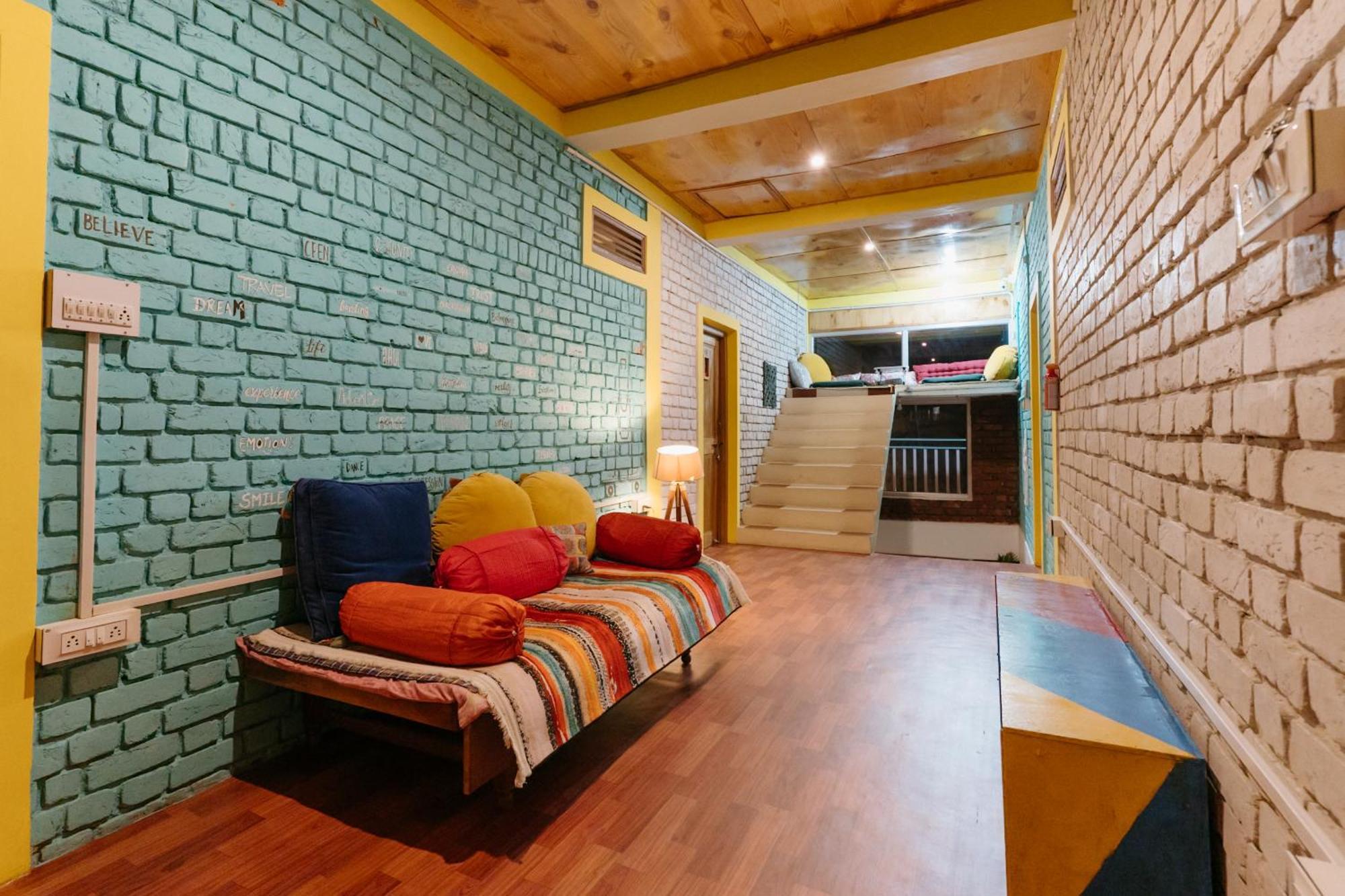 The Hood Hotel Bir  Bagian luar foto