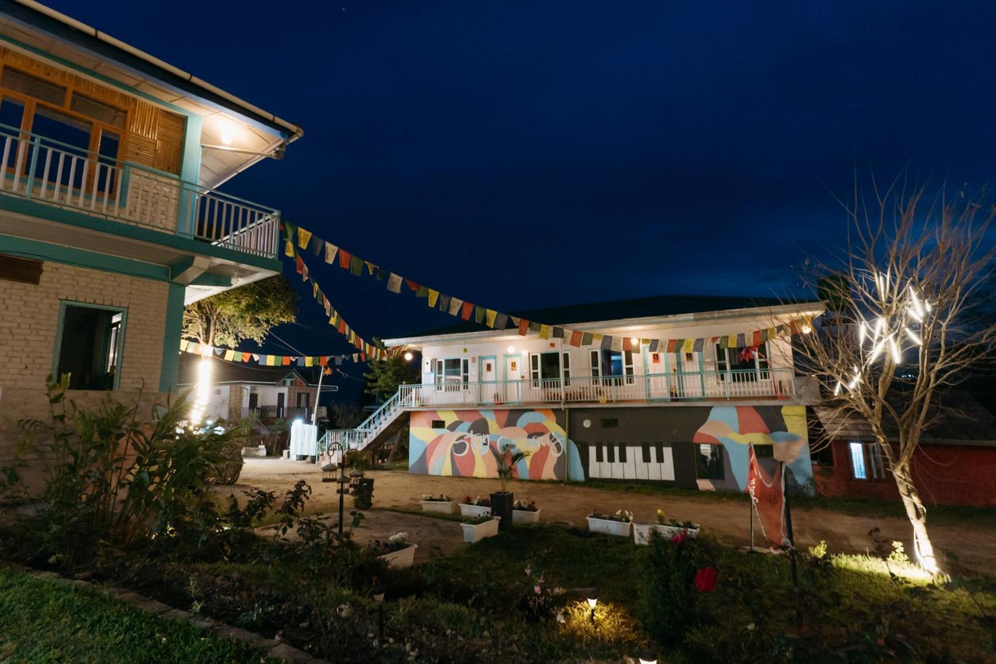 The Hood Hotel Bir  Bagian luar foto