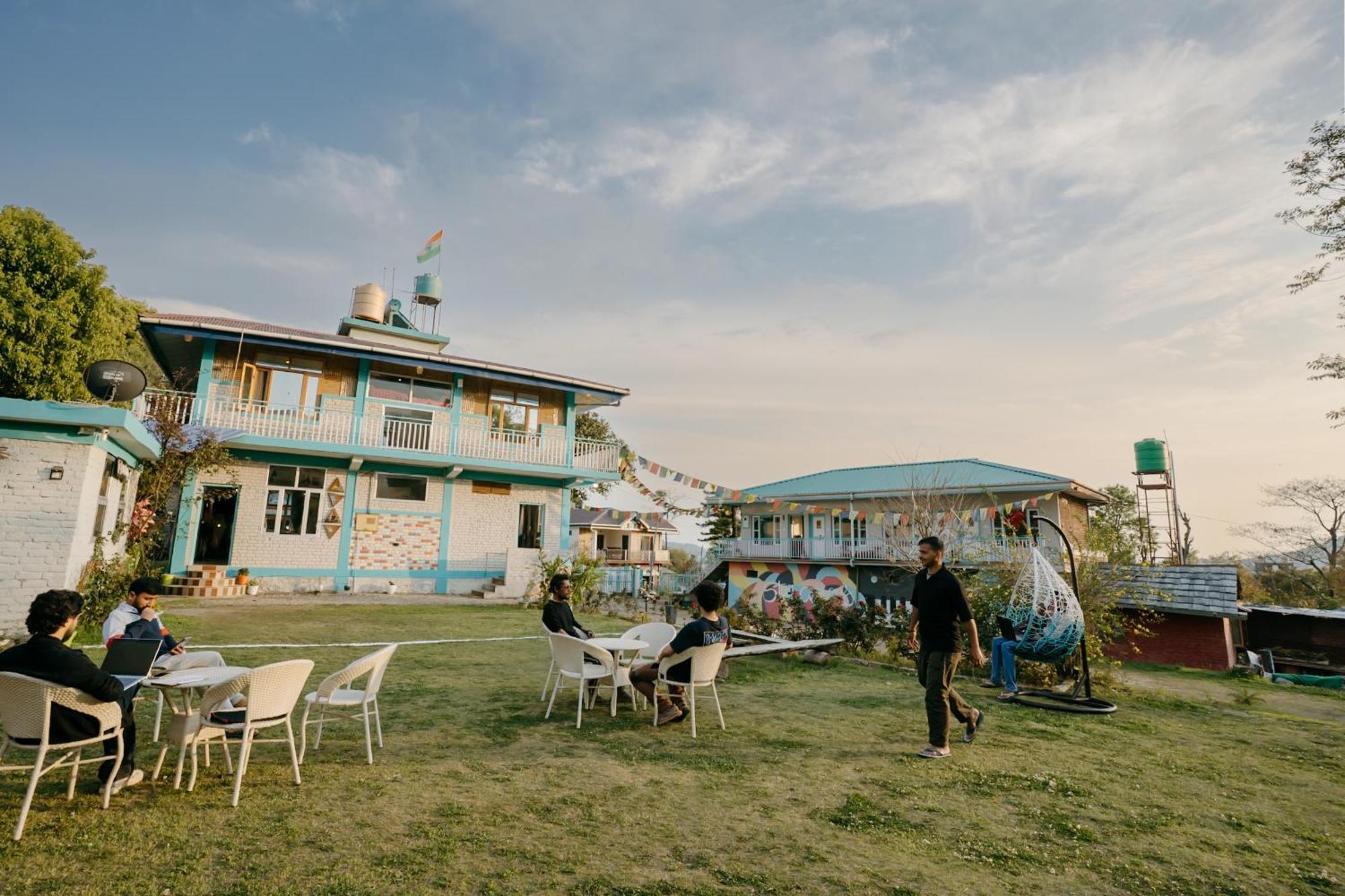 The Hood Hotel Bir  Bagian luar foto