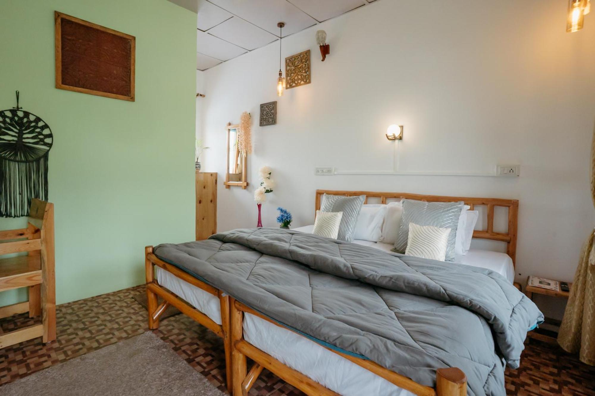 The Hood Hotel Bir  Bagian luar foto
